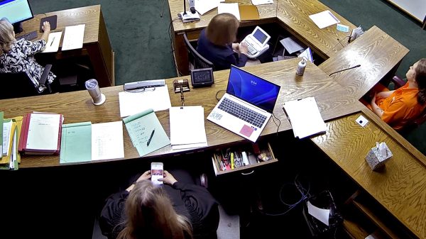 Oklahoma District Judge Traci Soderstrom using phone during toddler abuse murder trial [Photo: KTAR News]