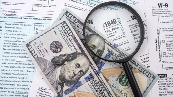 Californian Taxpayers Left Millions Of Dollars In Unclaimed IRS Tax Refunds: IRS Will Give It If They File Returns