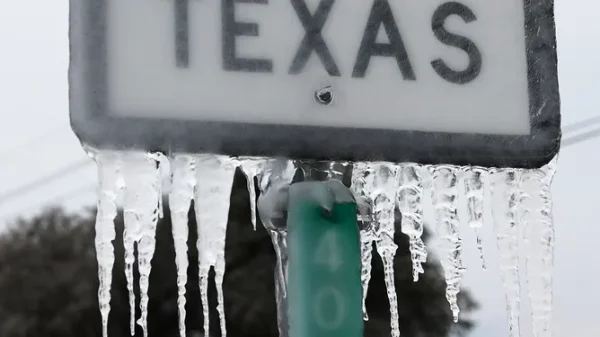 Massive Temperature Drop! Houston Goes from Warm to Freezing in Just Hours